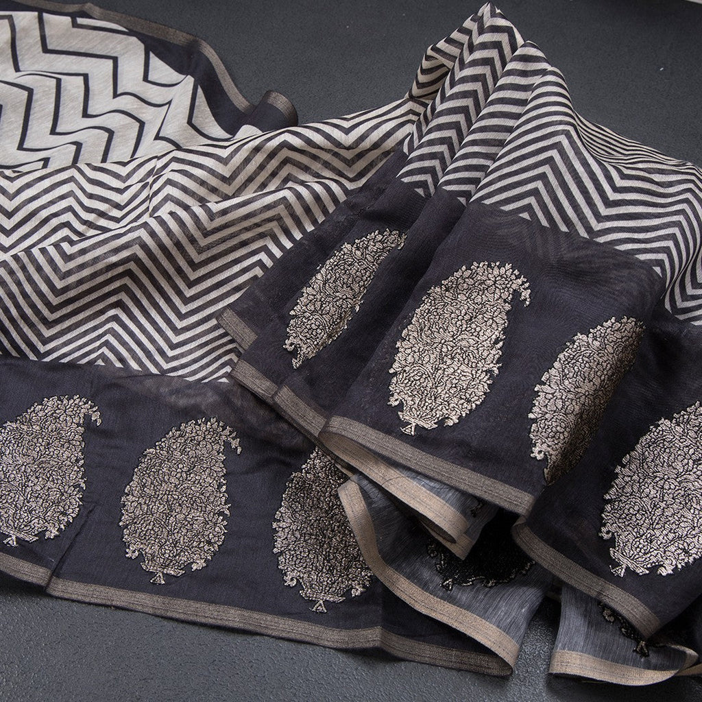 Semi Linen Cream Zig Zag Printed Saree And Zari Thread Border