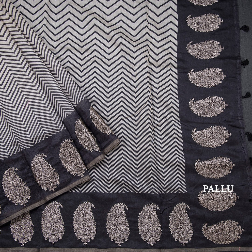 Semi Linen Cream Zig Zag Printed Saree And Zari Thread Border