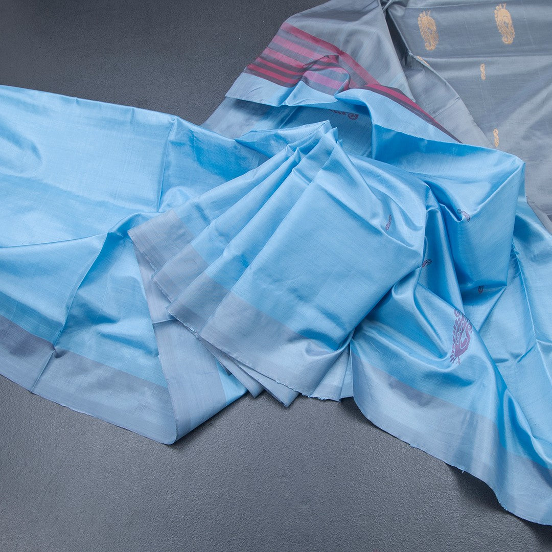 Vaazhai Naar Light Blue Saree With Thread Buttas And Contrast Pallu