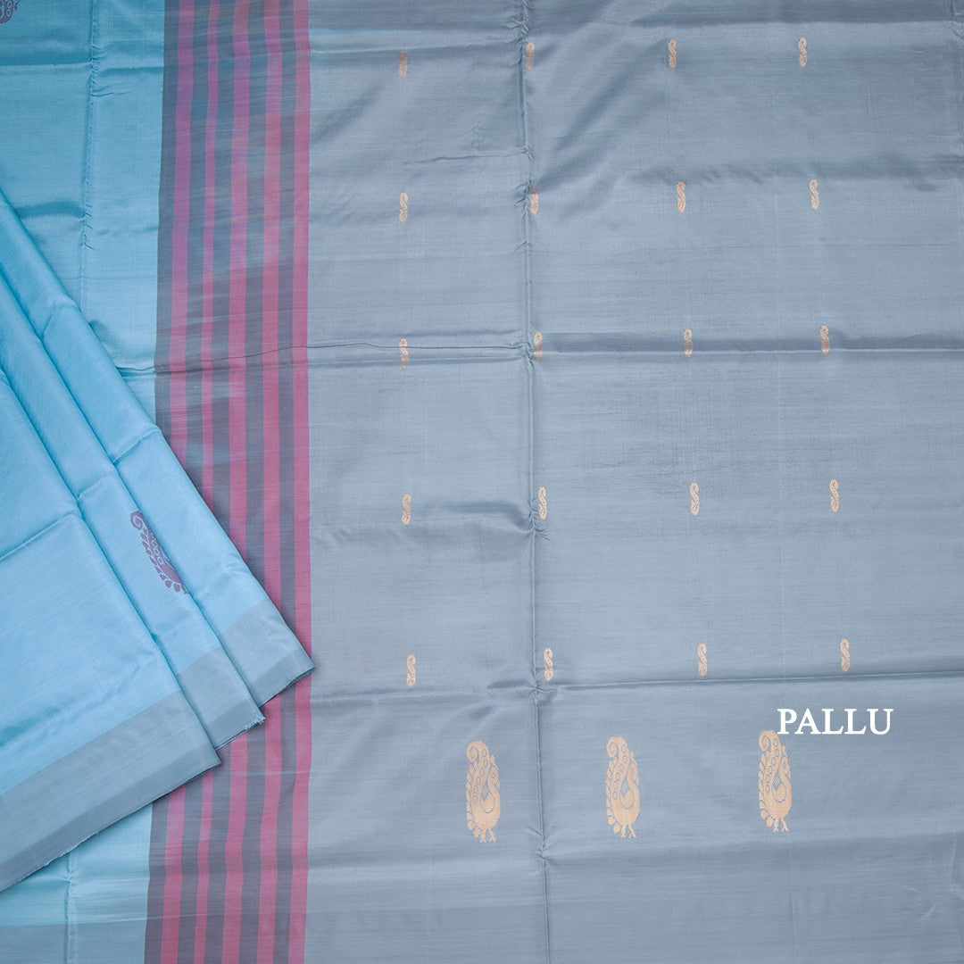 Vaazhai Naar Light Blue Saree With Thread Buttas And Contrast Pallu