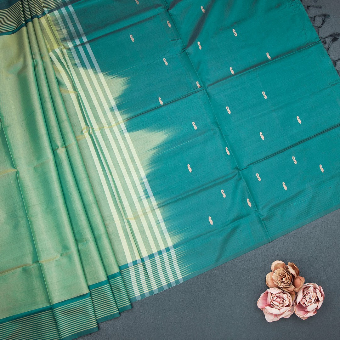 Vaazhai Naar Shot Colour Saree With Thread Buttas And Contrast Pallu 02
