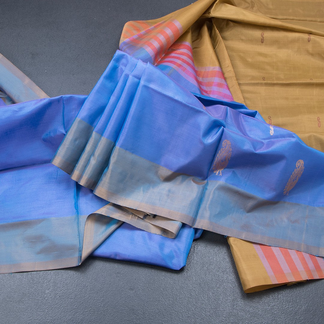 Vaazhai Naar Shot Colour Saree With Thread Buttas And Contrast Pallu 03