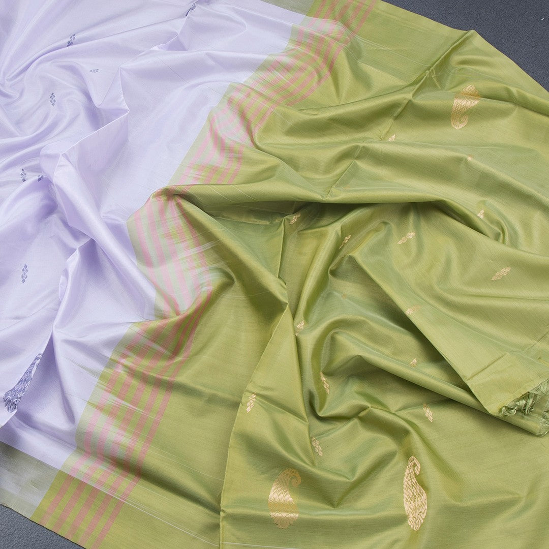 Vaazhai Naar Light Lavender Saree With Thread Buttas And Contrast Pallu