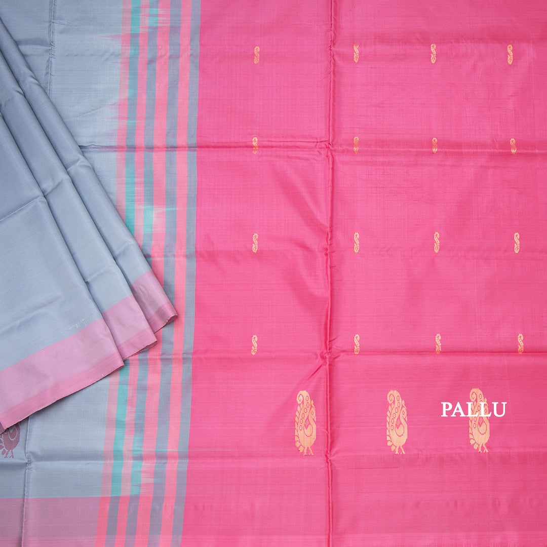 Vaazhai Naar Grey Saree With Thread Buttas And Contrast Pallu