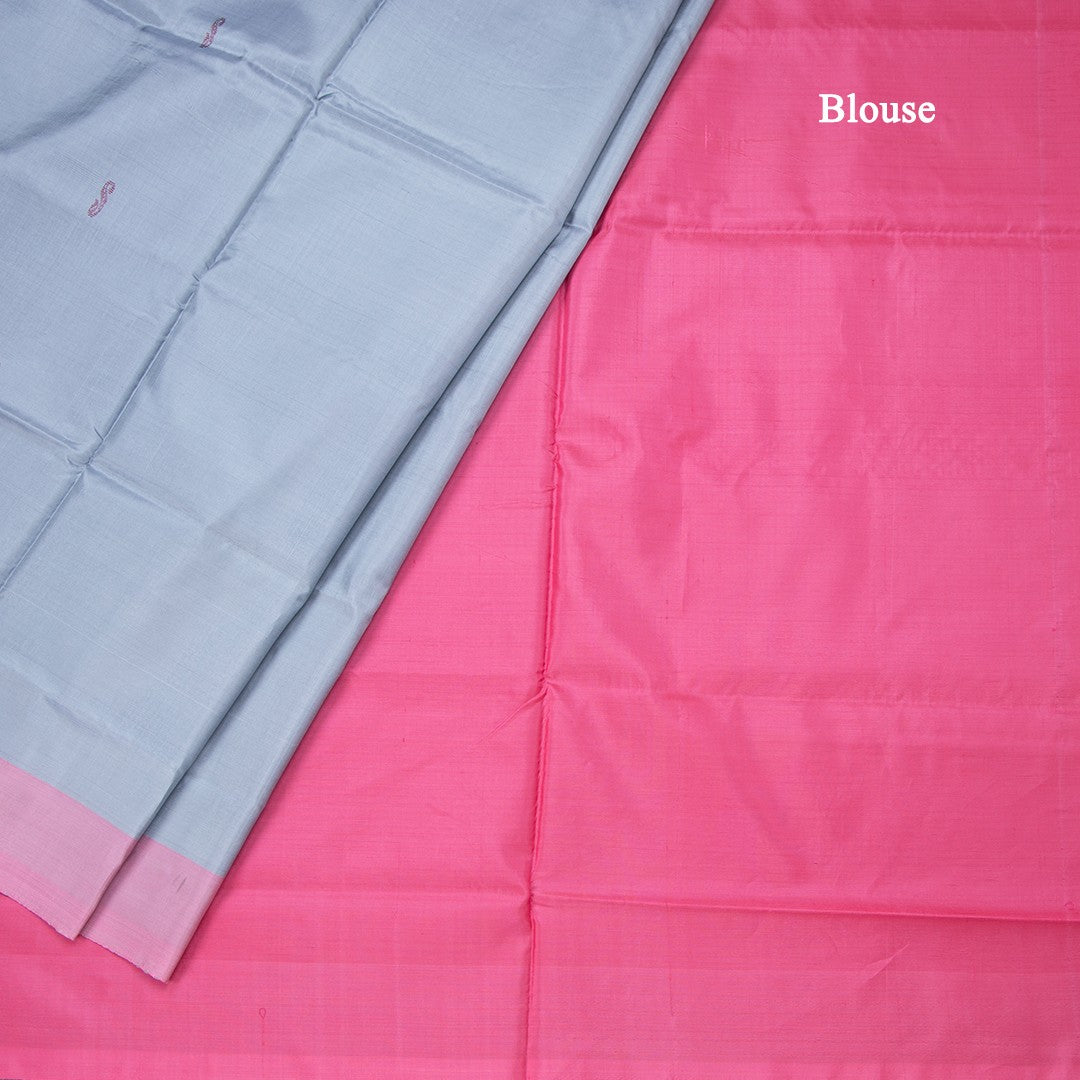 Vaazhai Naar Grey Saree With Thread Buttas And Contrast Pallu