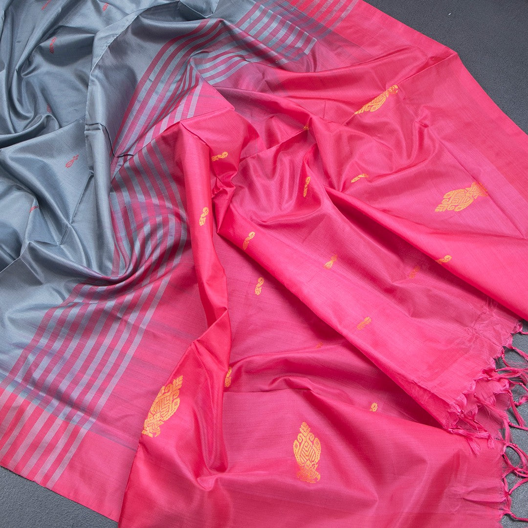 Vaazhai Naar Grey Saree With Thread Buttas And Contrast Pallu 02