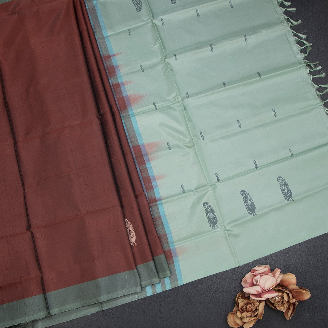 Vaazhai Naar Cinnamon Brown Saree With Thread Buttas And Contrast Pallu