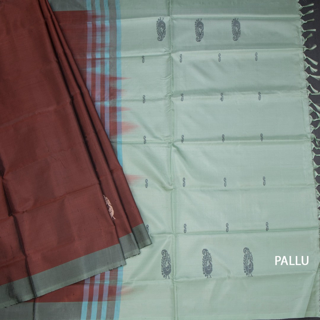 Vaazhai Naar Cinnamon Brown Saree With Thread Buttas And Contrast Pallu