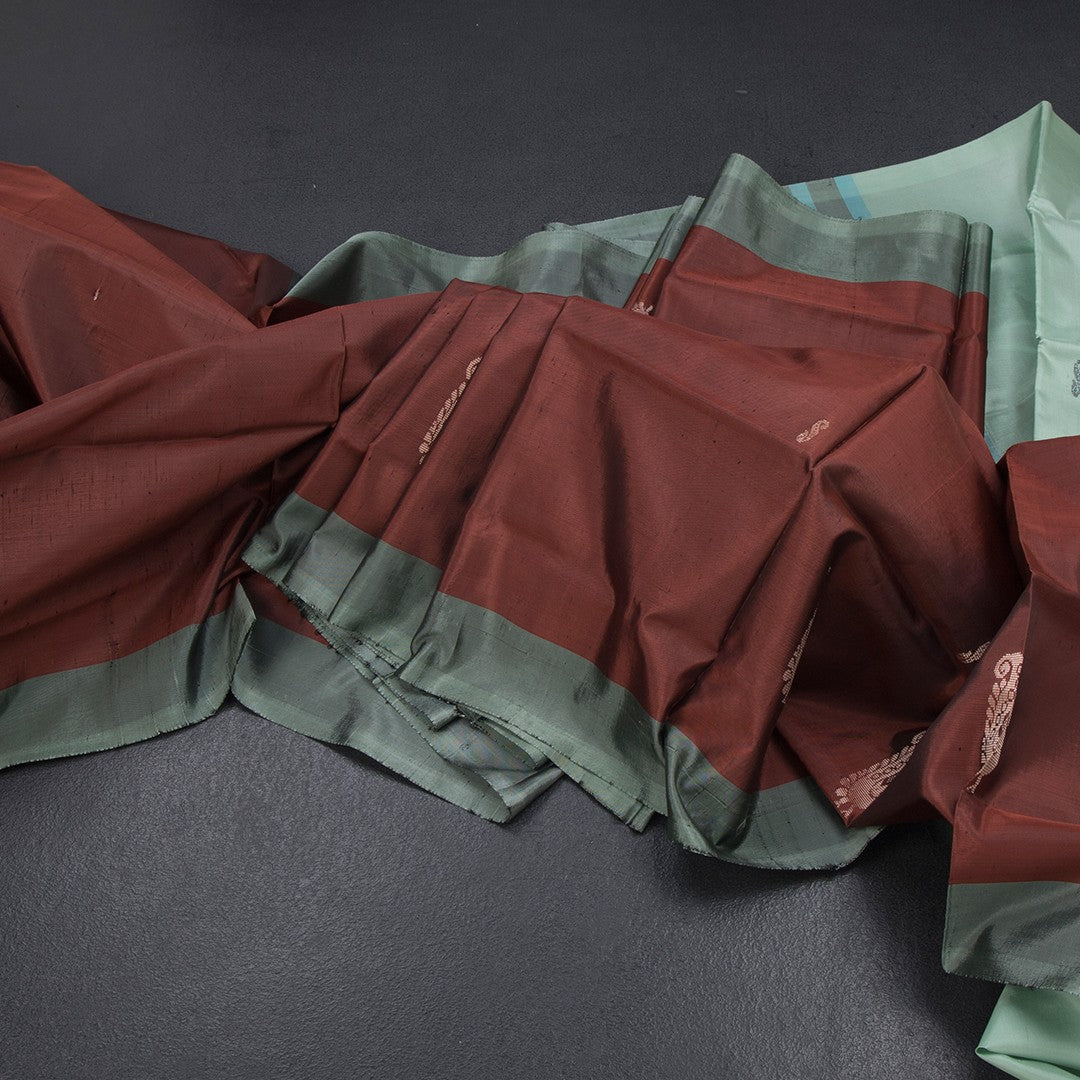 Vaazhai Naar Cinnamon Brown Saree With Thread Buttas And Contrast Pallu