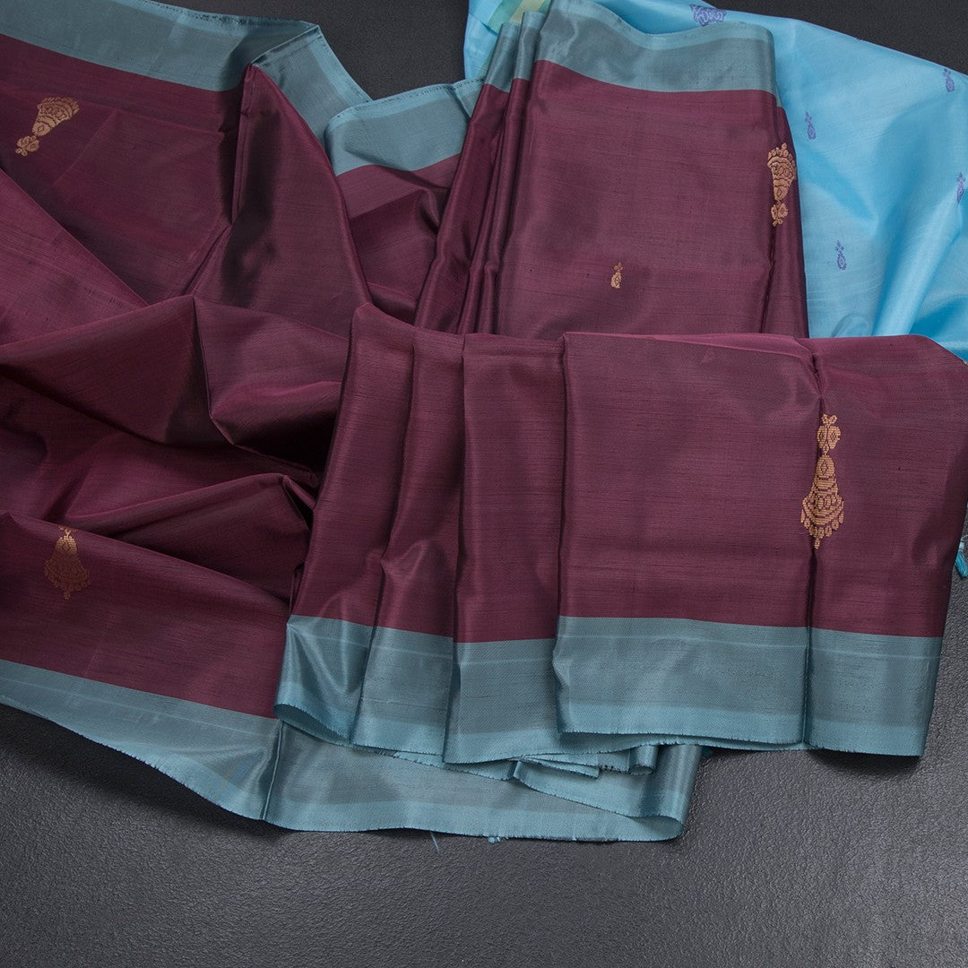 Vaazhai Naar Maroon Saree With Thread Buttas And Contrast Pallu