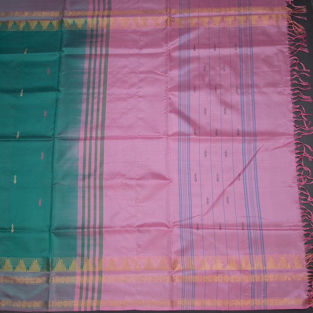 Vaazhai Naar Green Saree With Thread Buttas And Contrast Pallu