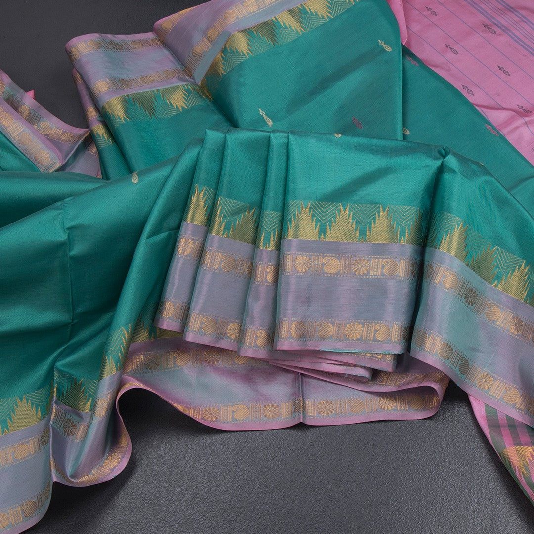 Vaazhai Naar Green Saree With Thread Buttas And Contrast Pallu