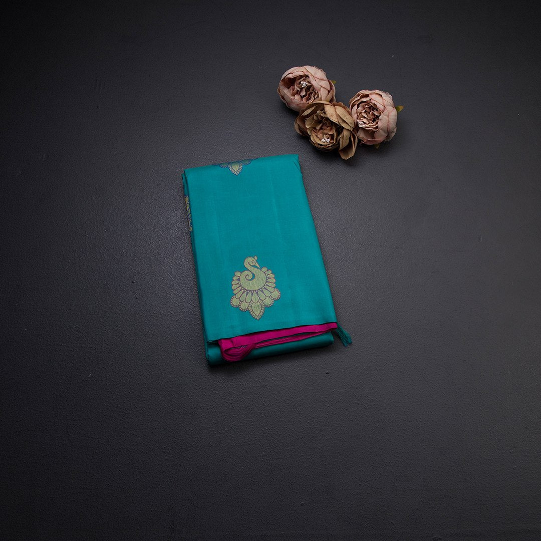 Borderless Turquoise Blue With Peacock Butta On Body With Contrast Pallu