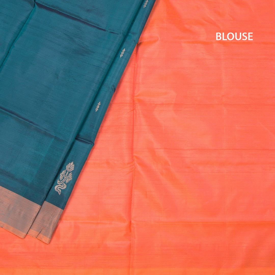 RTSR42145-4-Vaazhai-Naar-Peacock-Blue-Saree-With-Thread-Buttas-And-Contrast-Pallu-04-blouse