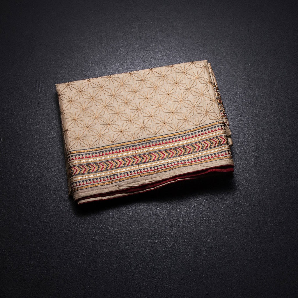 RTSR42190-1-Raw-Silk-Cream-Thread-Work-Saree-fold