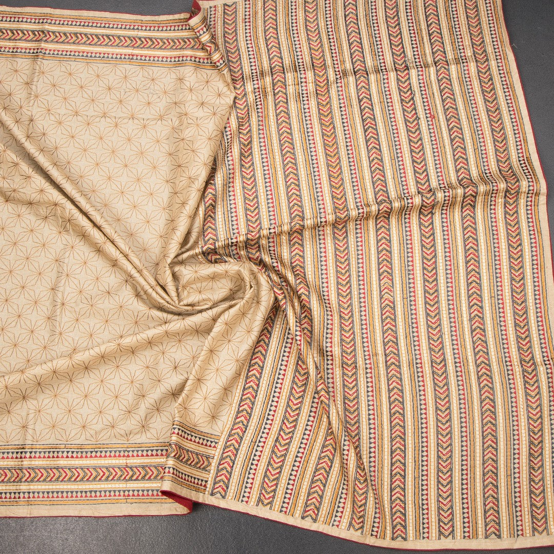 RTSR42190-5-Raw-Silk-Cream-Thread-Work-Saree-crush