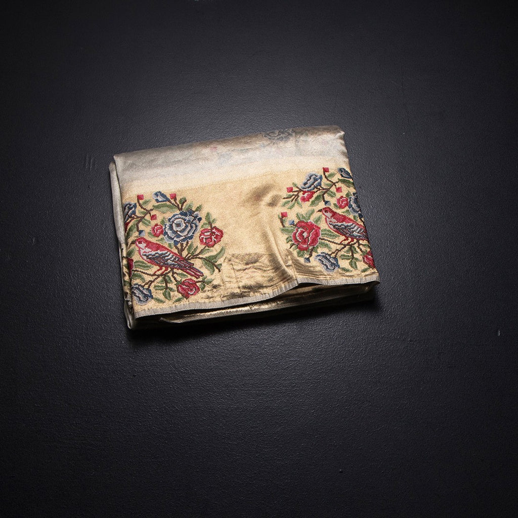 RTSR42191-1-Tissue-Silver-Saree-With-Thread-Border-fold