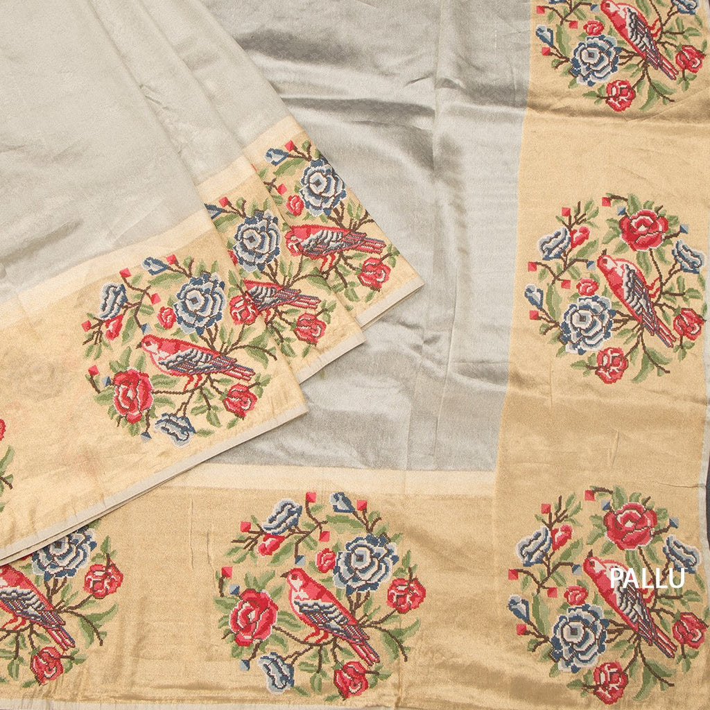 RTSR42191-3-Tissue-Silver-Saree-With-Thread-Border-pallu