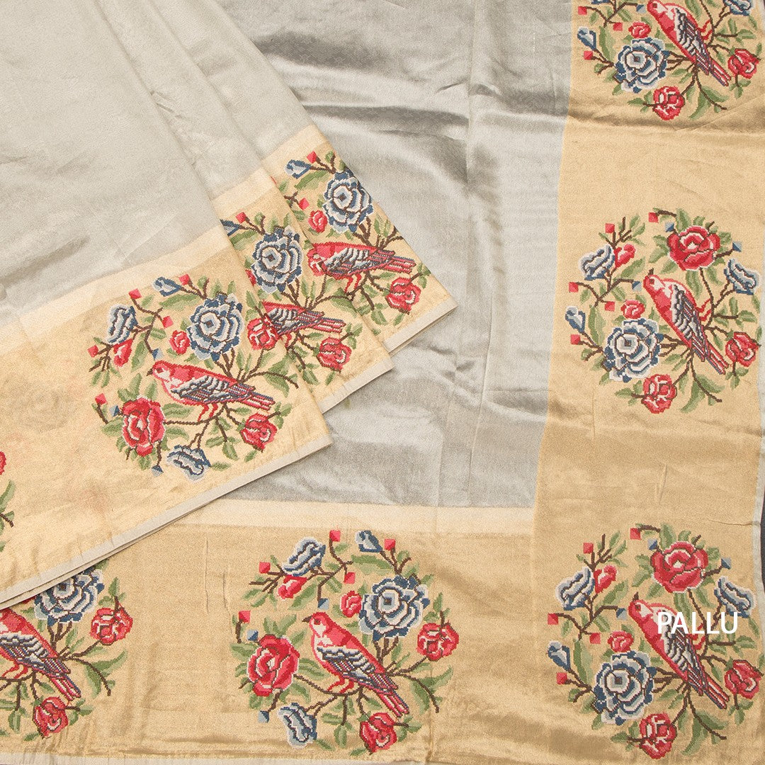 RTSR42191-3-Tissue-Silver-Saree-With-Thread-Border-pallu