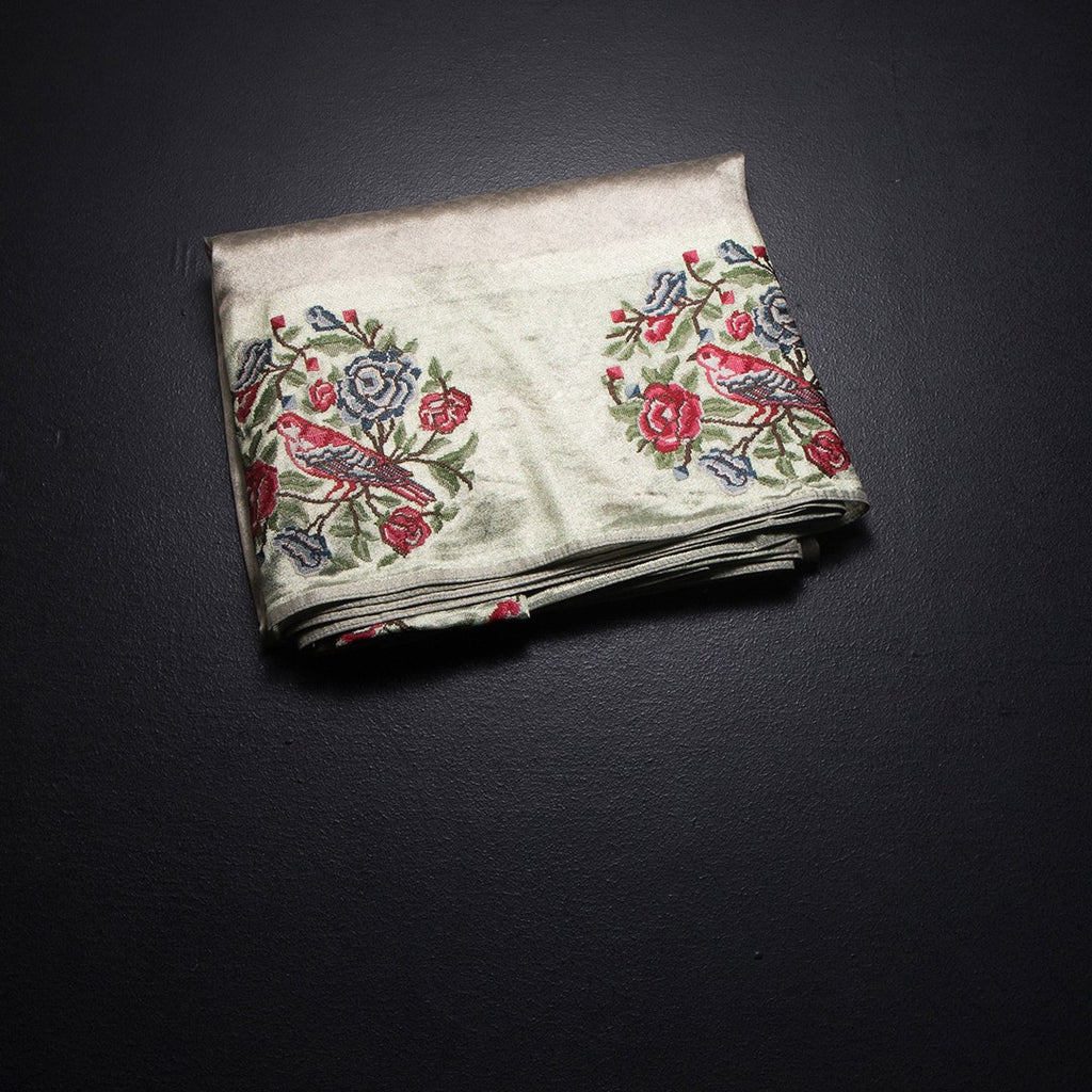 RTSR42196-1-Tissue-Silver-Saree-And-Thread-Border-02-fold