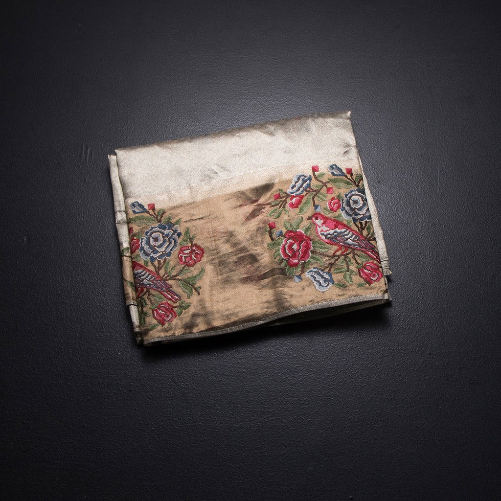 RTSR42200-1-Tissue-Silver-Saree-And-Thread-Border-03-fold