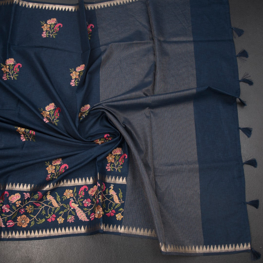 RTSR42207-5-Raw-Silk-Teal-Blue-Floral-Thread-Work-Saree-02-crush