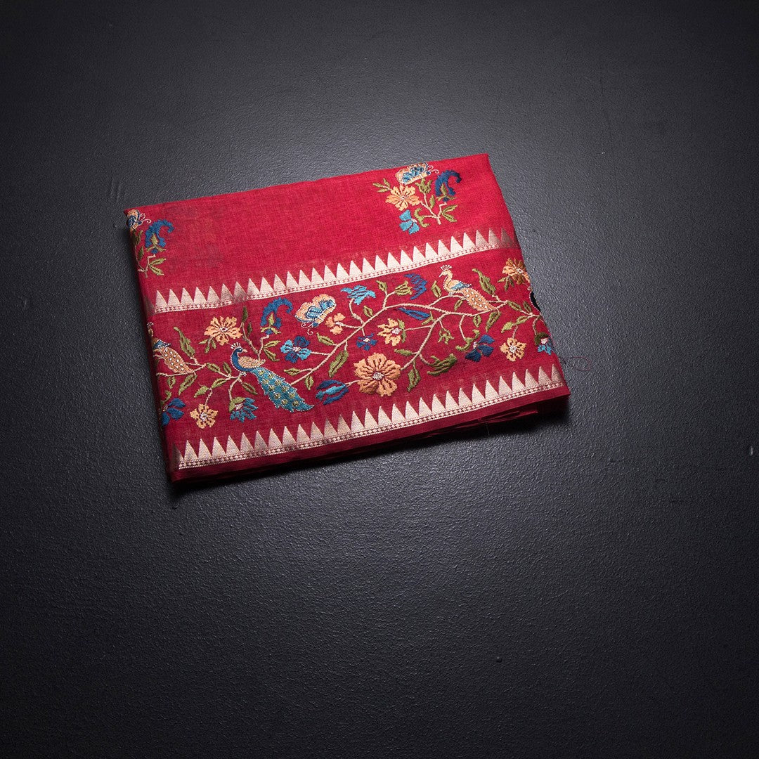 RTSR42208-1-Raw-Silk-Red-Floral-Thread-Work-Saree-02-fold