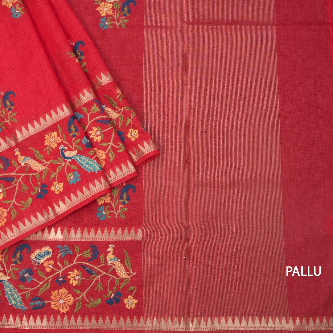RTSR42208-3-Raw-Silk-Red-Floral-Thread-Work-Saree-02-pallu