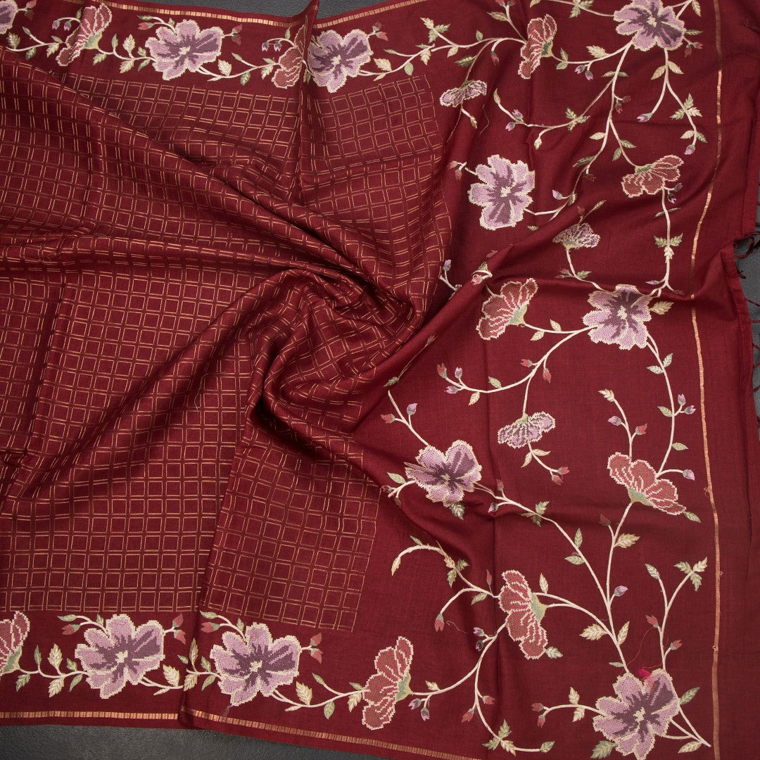 RTSR42216-5-Raw-Silk-Maroon-Zari-Checked-Saree-And-Floral-Thread-Border-02-crush