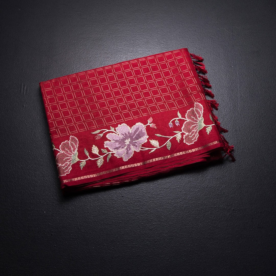 RTSR42222-1-Raw-Silk-Red-Zari-Checked-Saree-And-Floral-Thread-Border-02-fold