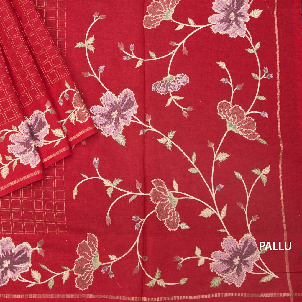 RTSR42222-3-Raw-Silk-Red-Zari-Checked-Saree-And-Floral-Thread-Border-02-pallu