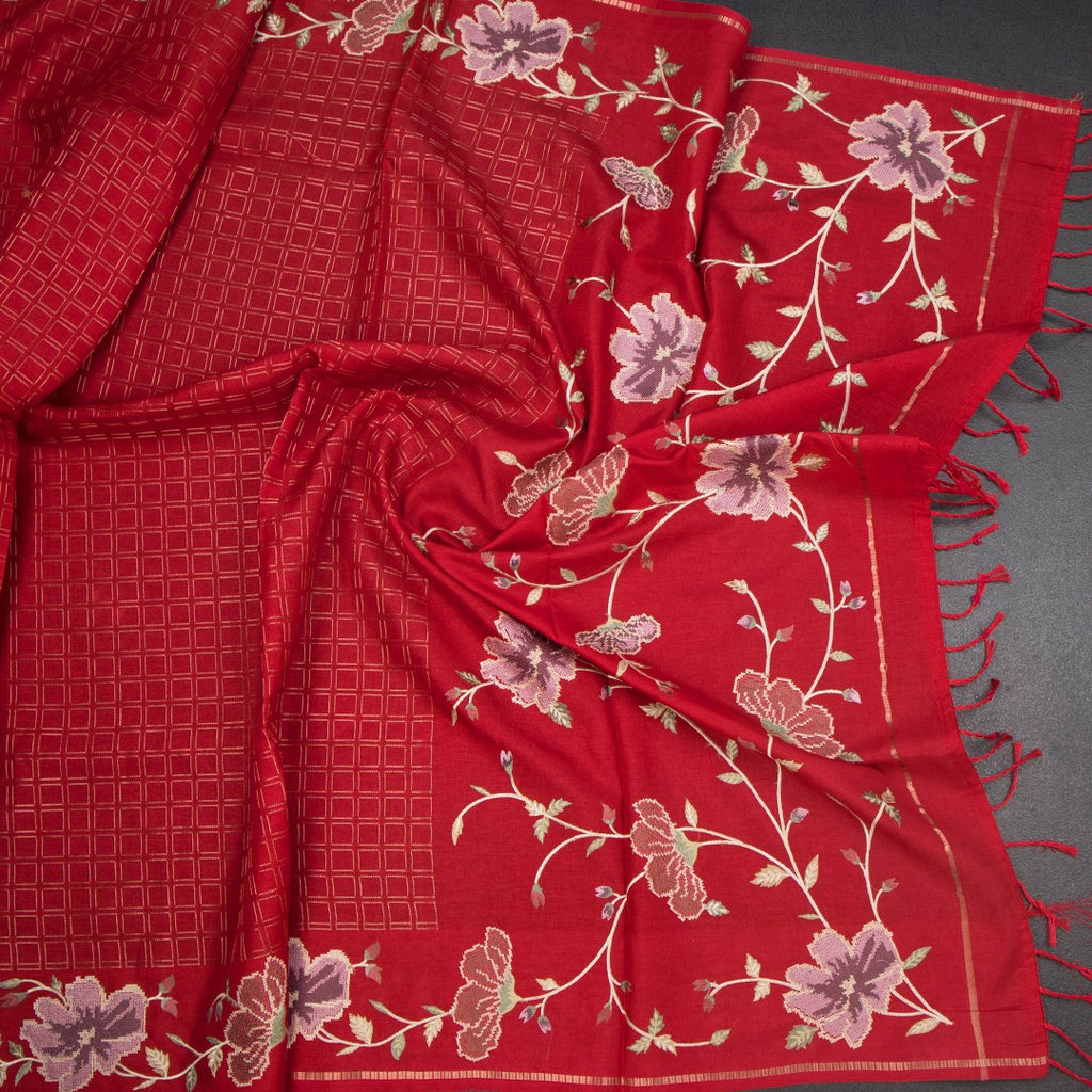 RTSR42222-5-Raw-Silk-Red-Zari-Checked-Saree-And-Floral-Thread-Border-02-crush