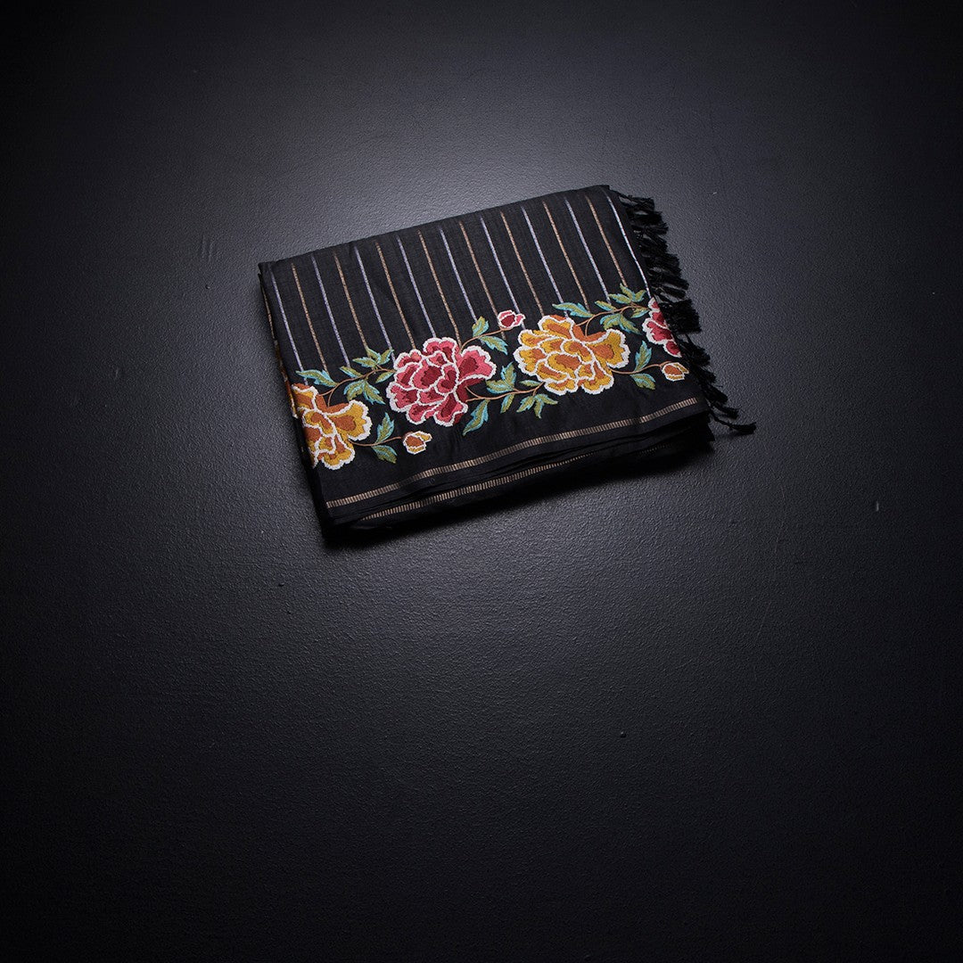 RTSR42275-1-Raw-Silk-Black-Zari-Stripes-Saree-And-Floral-Thread-Border-fold