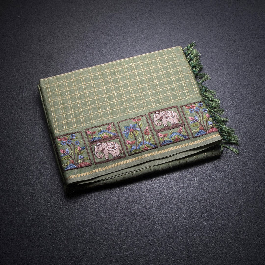 RTSR42298-1-Raw-Silk-Pista-Green-Zari-Checked-Saree-And-Thread-Border-02-fold