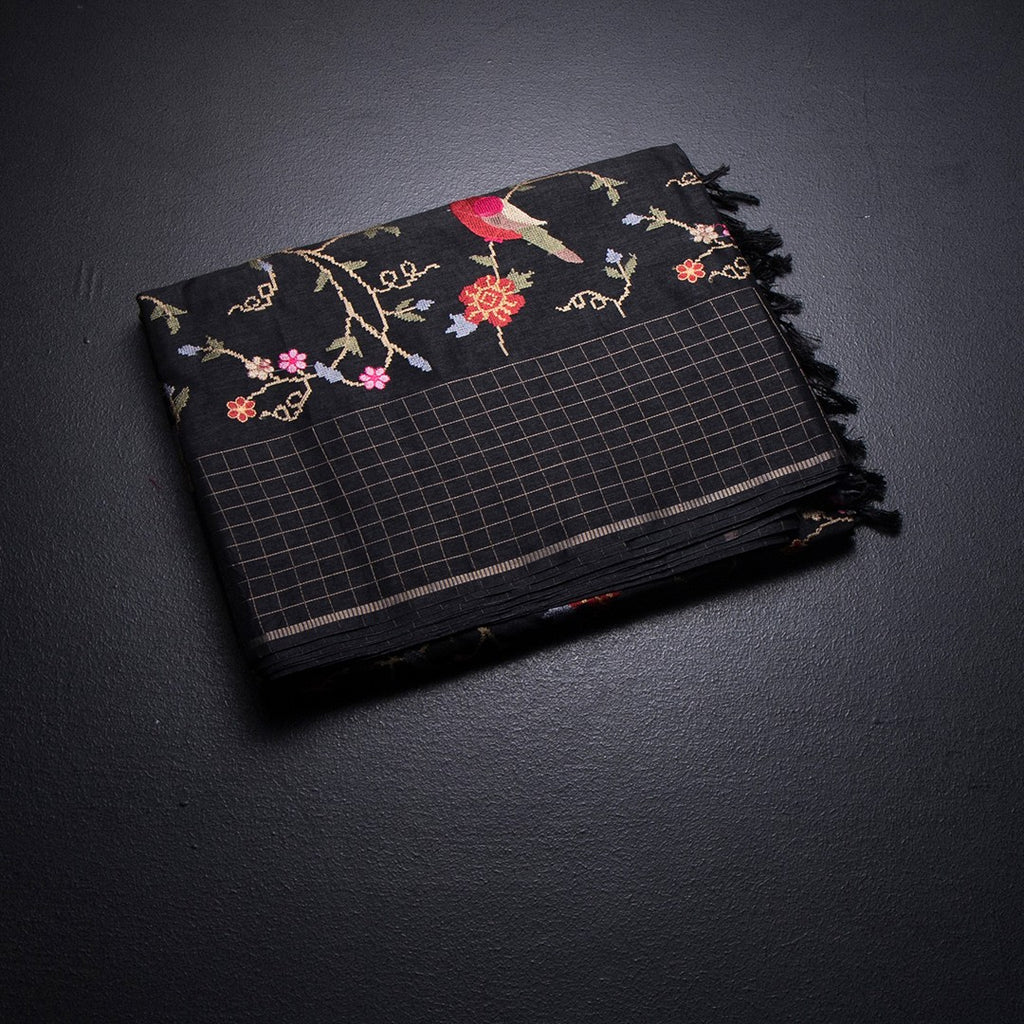 RTSR42300-1-Raw-Silk-Black-Thread-Work-Saree-With-Birds-Design-02-fold