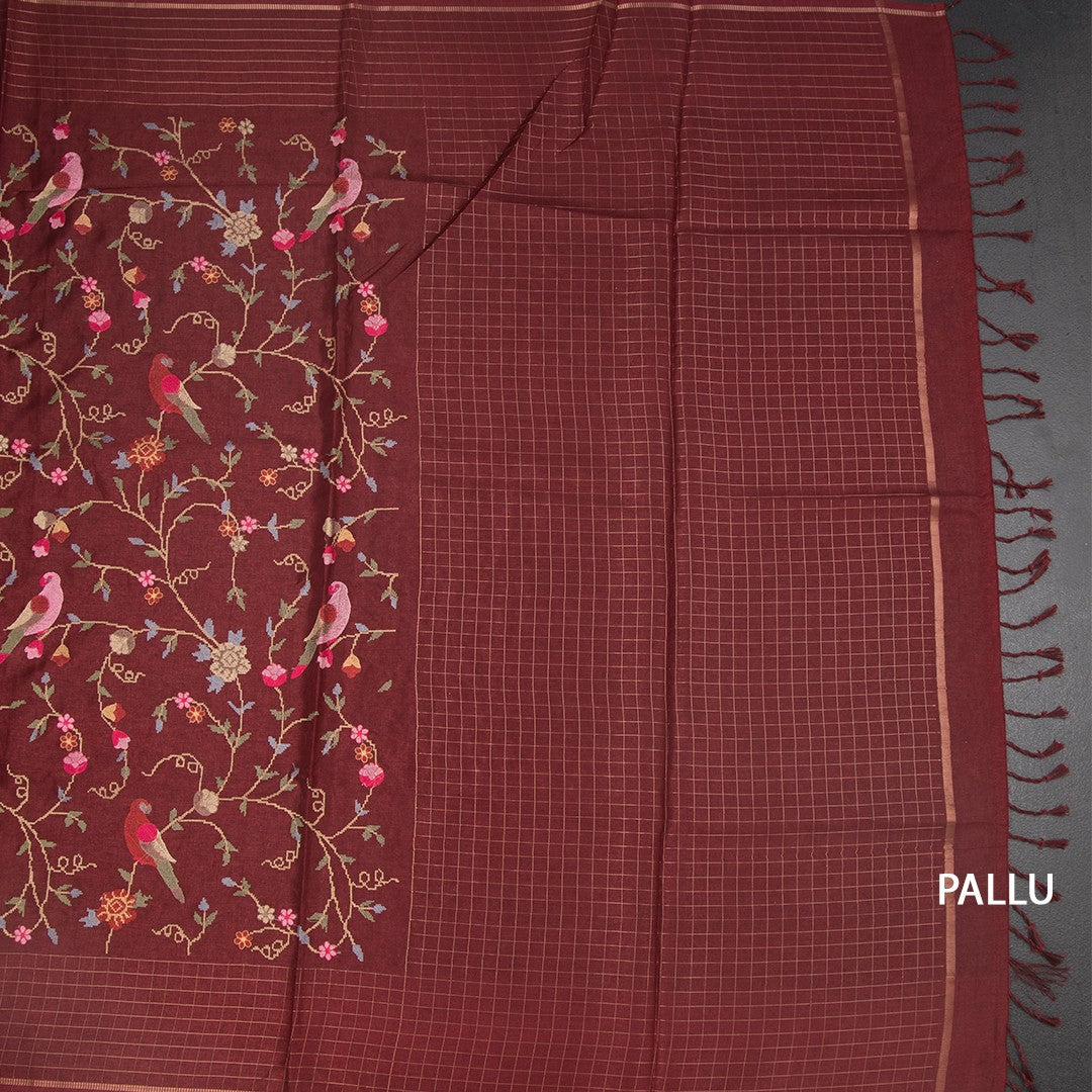 RTSR42301-2-Raw-Silk-Maroon-Thread-Work-Saree-With-Birds-Design-02-pallu
