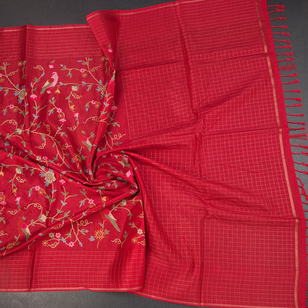 RTSR42302-4-Raw-Silk-Pinkish-Red-Thread-Work-Saree-With-Birds-Design-02-crush