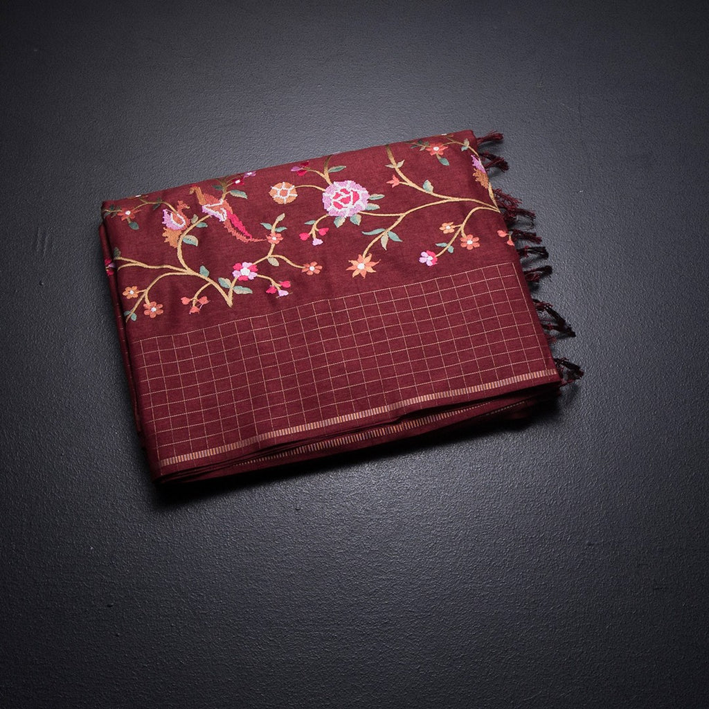 RTSR42311-1-Raw-Silk-Maroon-Thread-Work-Saree-With-Birds-Design-03-fold