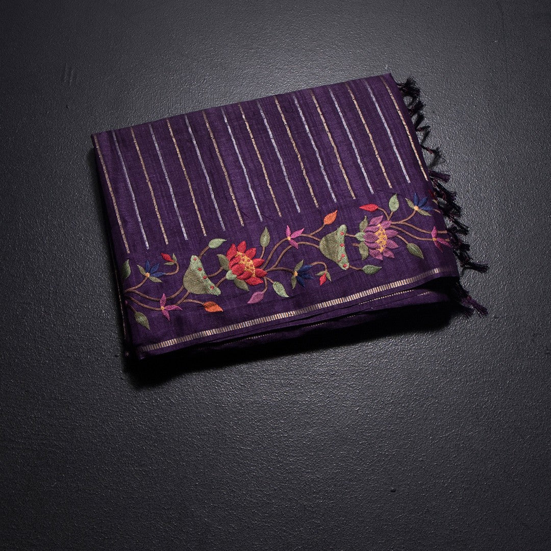 RTSR42321-1-Raw-Silk-Dark-Purple-Zari-Stripes-Saree-And-Thread-Border-02-fold