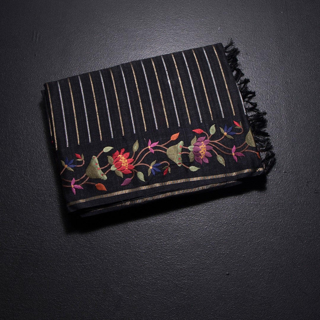 RTSR42323-1-Raw-Silk-Black-Zari-Stripes-Saree-And-Thread-Border-02-fold