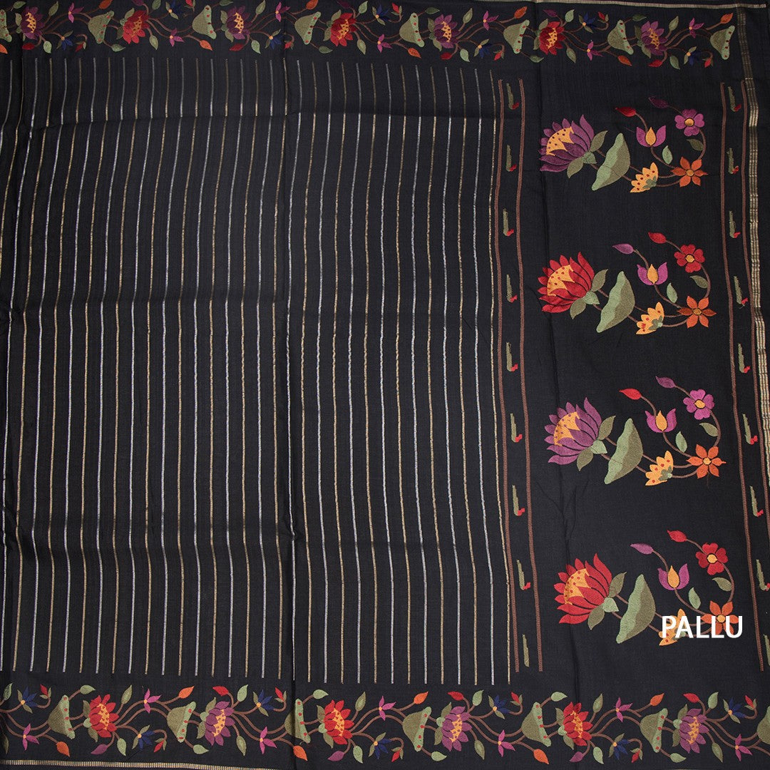 RTSR42323-2-Raw-Silk-Black-Zari-Stripes-Saree-And-Thread-Border-02-pallu