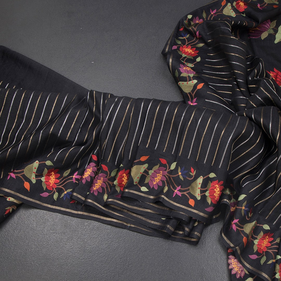 RTSR42323-Raw-Silk-Black-Zari-Stripes-Saree-And-Thread-Border-02-main