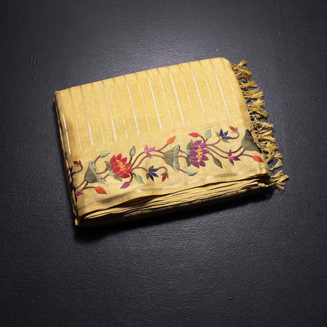 RTSR42327-1-Raw-Silk-Yellow-Zari-Stripes-Saree-And-Thread-Border-02-fold