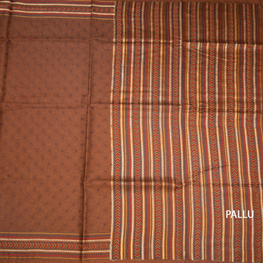 RTSR42366-2-Raw-Silk-Cinnamon-Brown-Thread-Work-Saree-pallu
