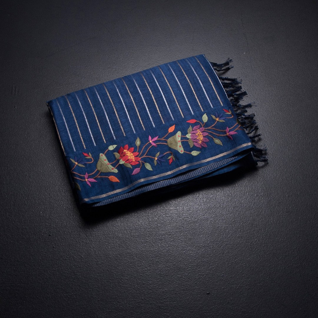 RTSR42381-1-Raw-Silk-Dark-Blue-Zari-Stripes-Saree-And-Thread-Border-02-fold