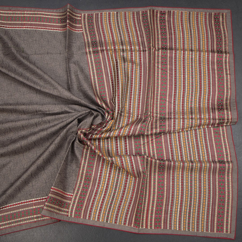 RTSR42385-4-Raw-Silk-Grey-Thread-Work-Saree-02-crush