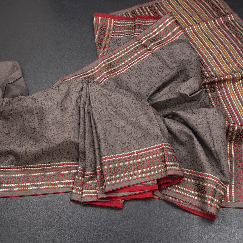 RTSR42385-Raw-Silk-Grey-Thread-Work-Saree-02-main