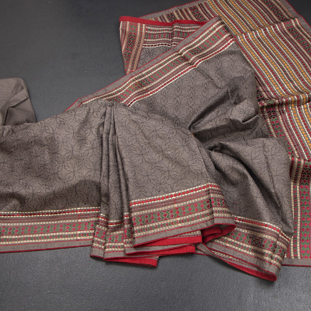 RTSR42385-Raw-Silk-Grey-Thread-Work-Saree-02-main