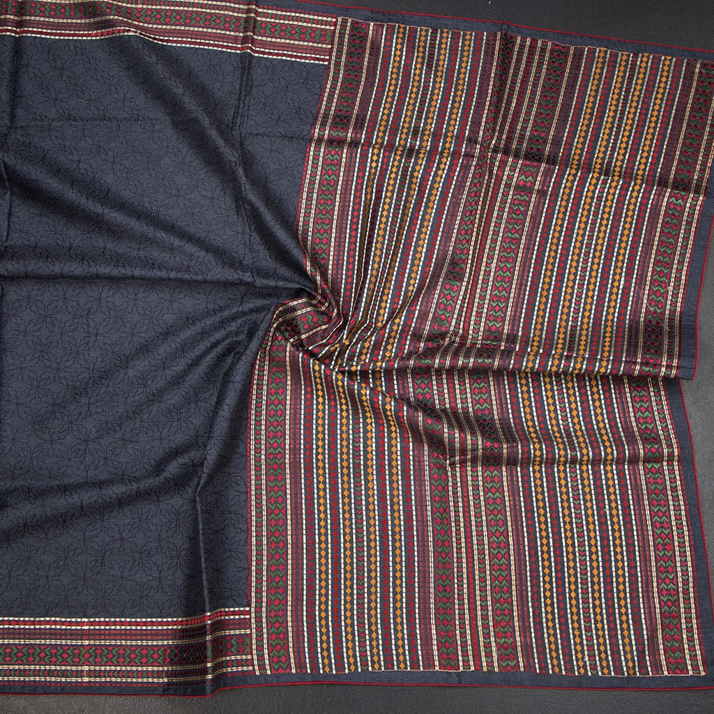 RTSR42386-4-Raw-Silk-Dark-Grey-Thread-Work-Saree-crush