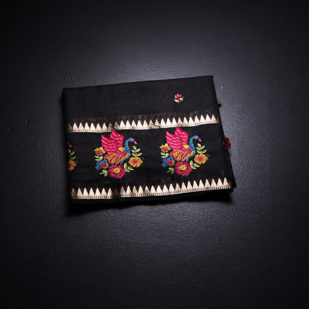 RTSR42458-1-Raw-Silk-Black-Thread-Work-Saree-02-fold